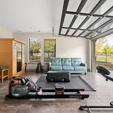 Peaceful Hill Country Oasis Villa